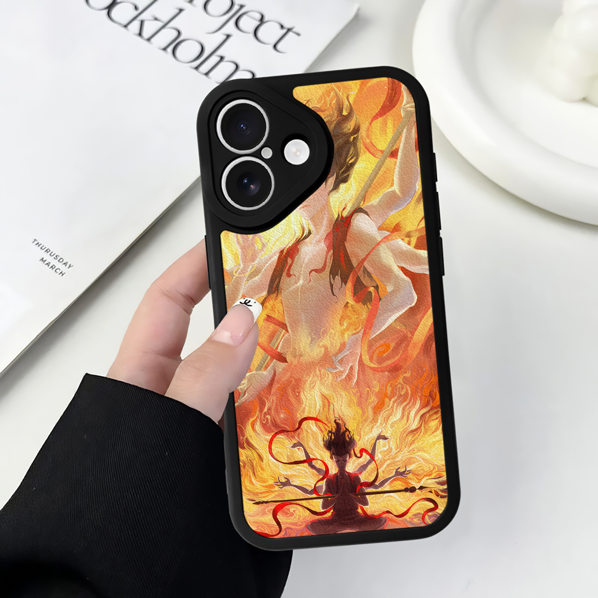 （画像用） Ne Zha 2 ナタ 魔童の大暴れ 【iPhone 16シリーズ対応】シリコンスマホケース（レザー調） 材質：シリコン